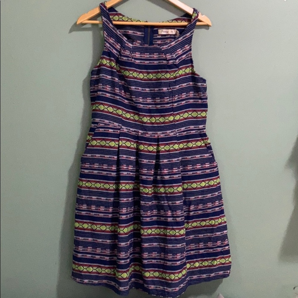 Woven-pattern style dress with pockets!